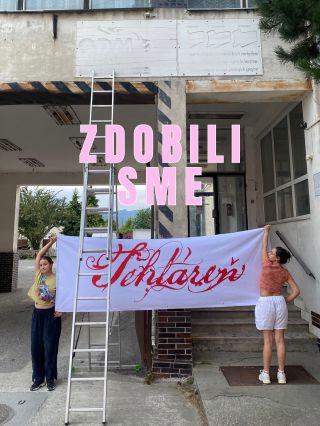 Boli sme vedúce vizuálneho konceptu festivalu! Moje stroje prvý krát videli červenú a to vo veľkom. Celá @tehlaren bola...