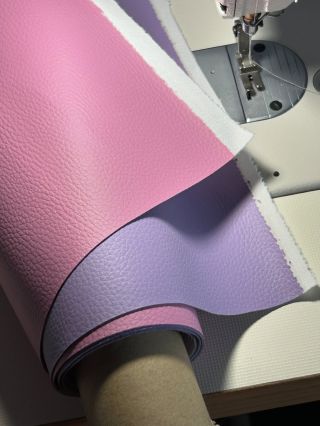 Poteš seba alebo blízkeho upcyklovanou kľúčenkou vyrobenou z materiálov z druhej ruky. Objednávka ti príde pekne darčekovo...